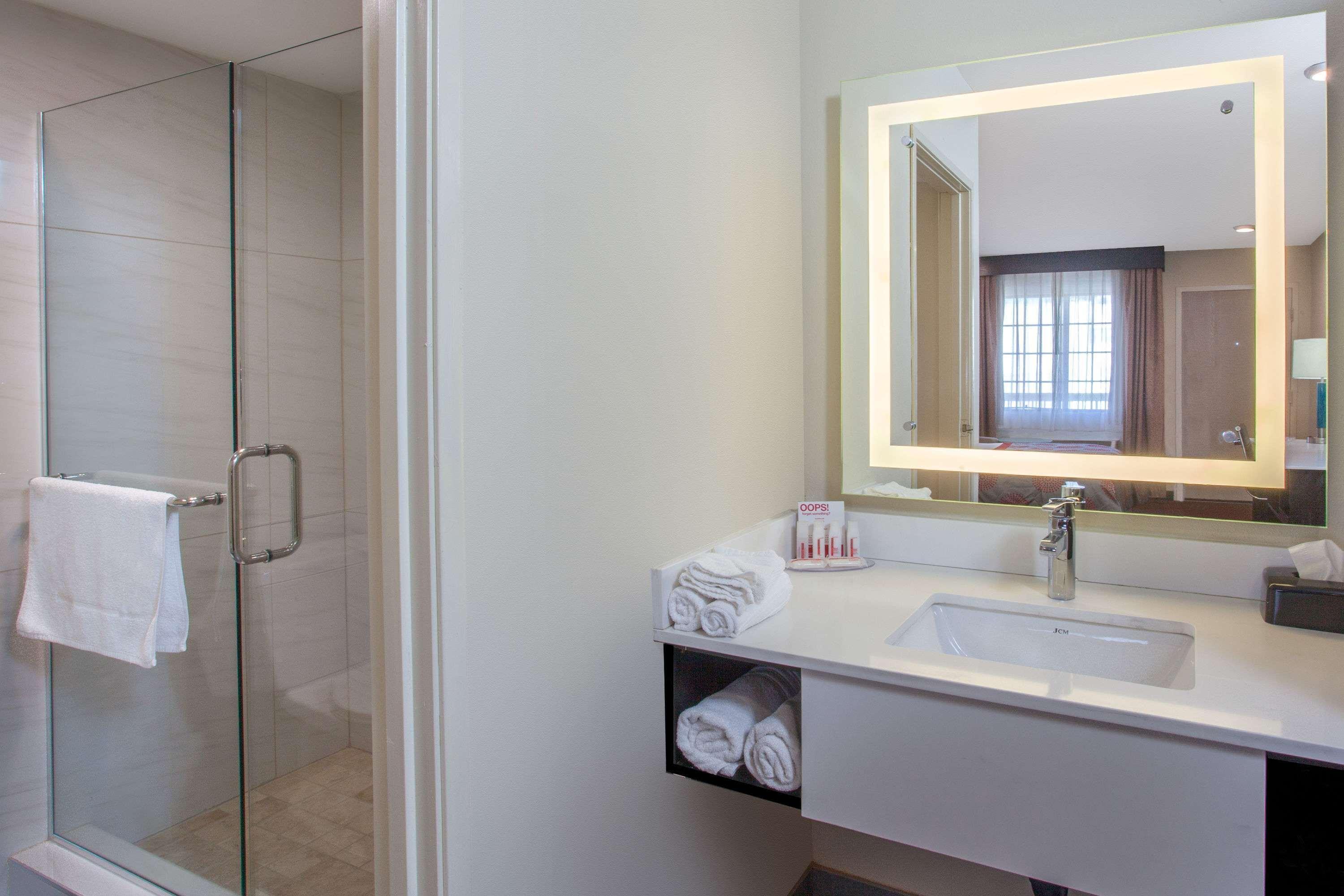 Ramada By Wyndham Culver City