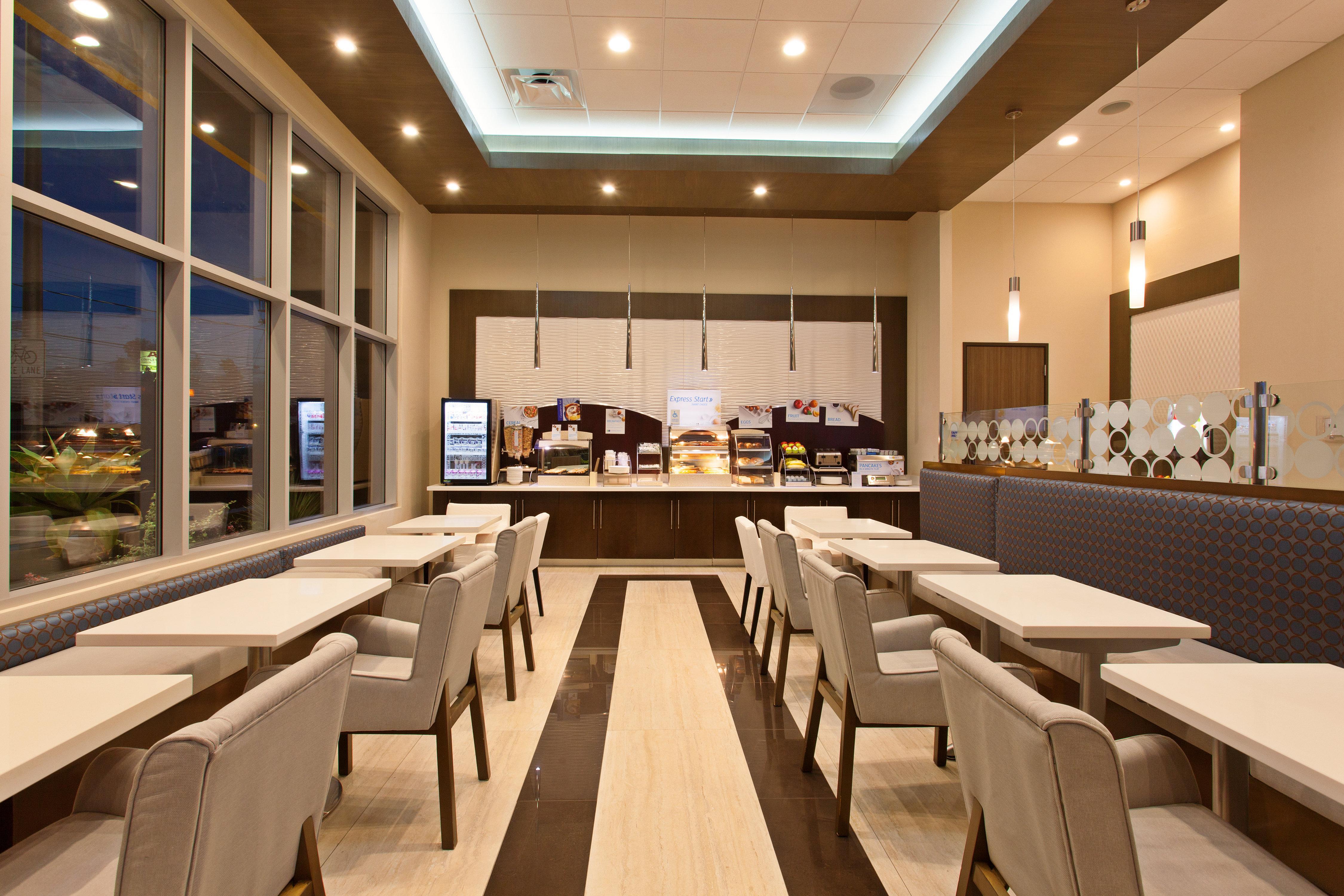 Express North Hollywood - Burbank Area By Ihg Hotel 3*
