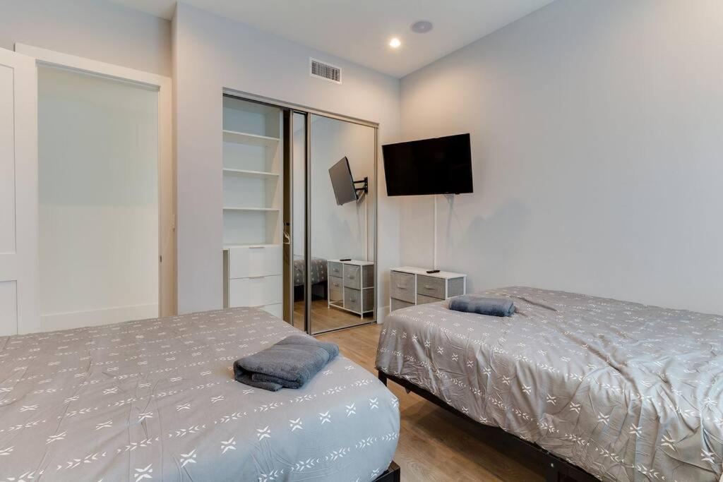 Modern 4 Bedroom Charmer W/ Rooftop Deck #2 Villa *