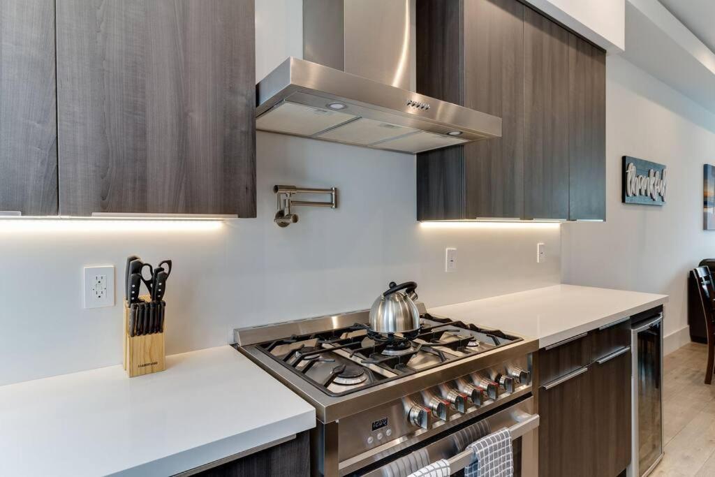 Modern 4 Bedroom Charmer W/ Rooftop Deck #2 Villa Los Angeles