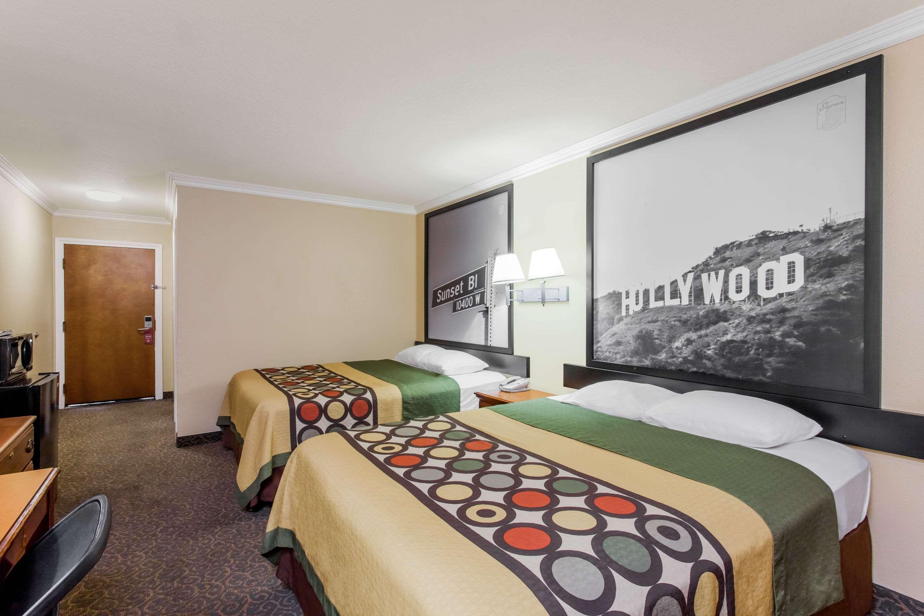 Super 8 By Wyndham Angeles Downtown Motel 2*