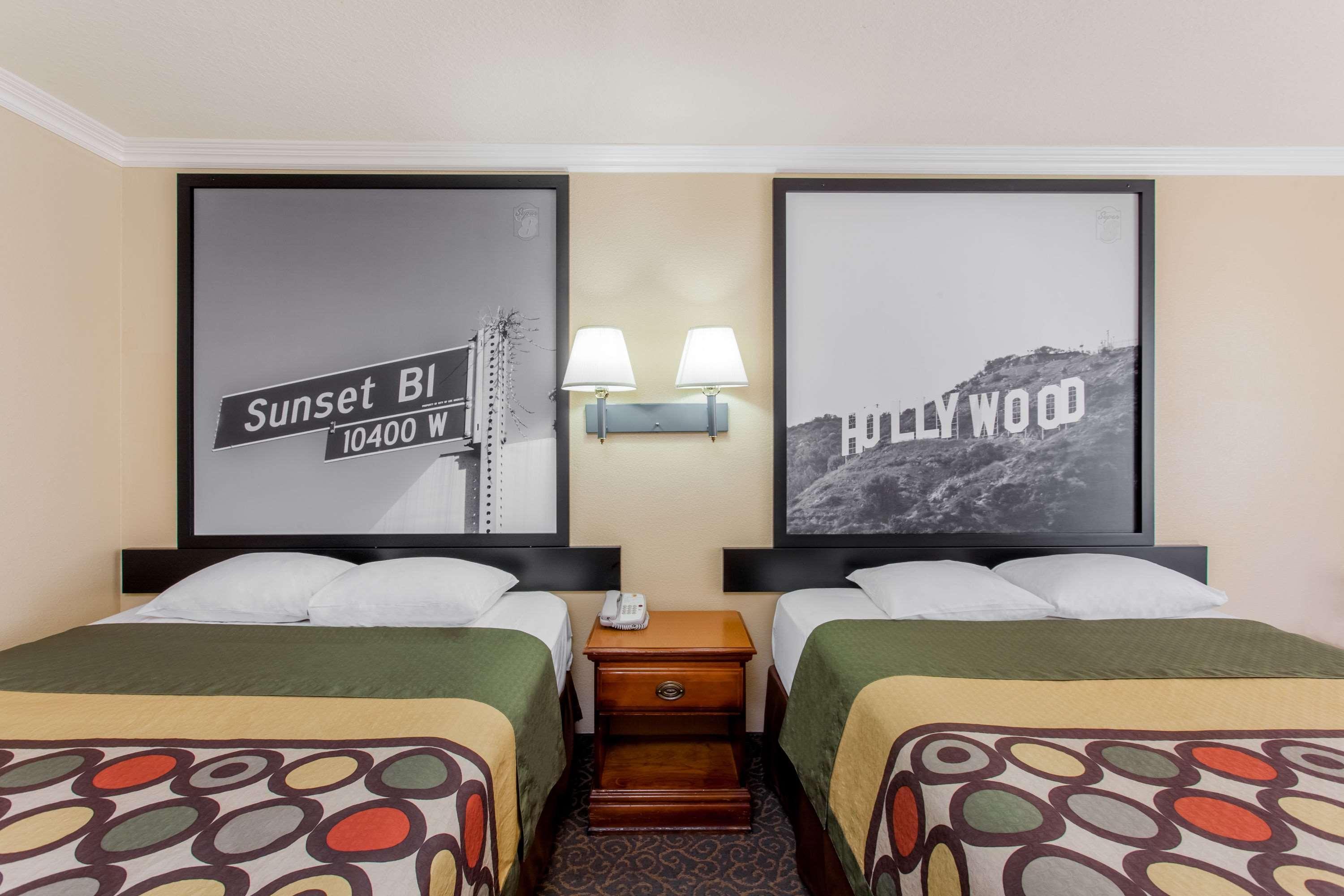 Super 8 By Wyndham Angeles Downtown 2*