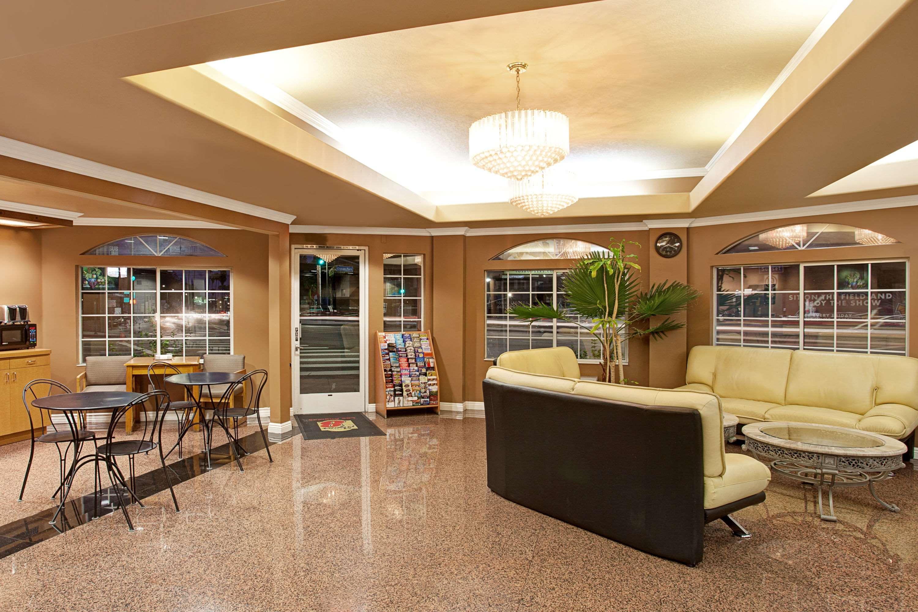 Motel Super 8 By Wyndham Angeles Downtown 2*