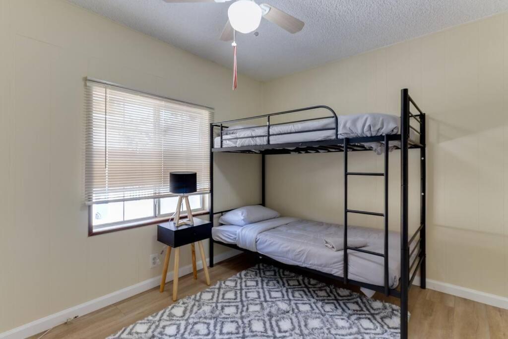 3 Bedroom Mid-wilshire Charmer Near Downtown Holiday home