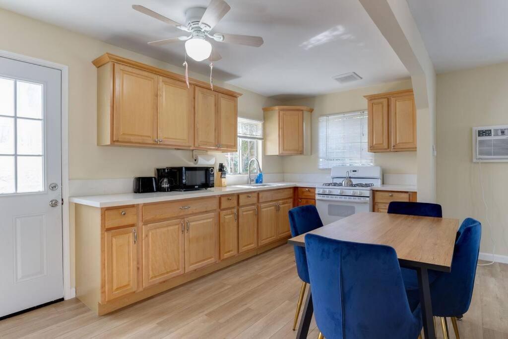 3 Bedroom Mid-wilshire Charmer Near Downtown Los Angeles