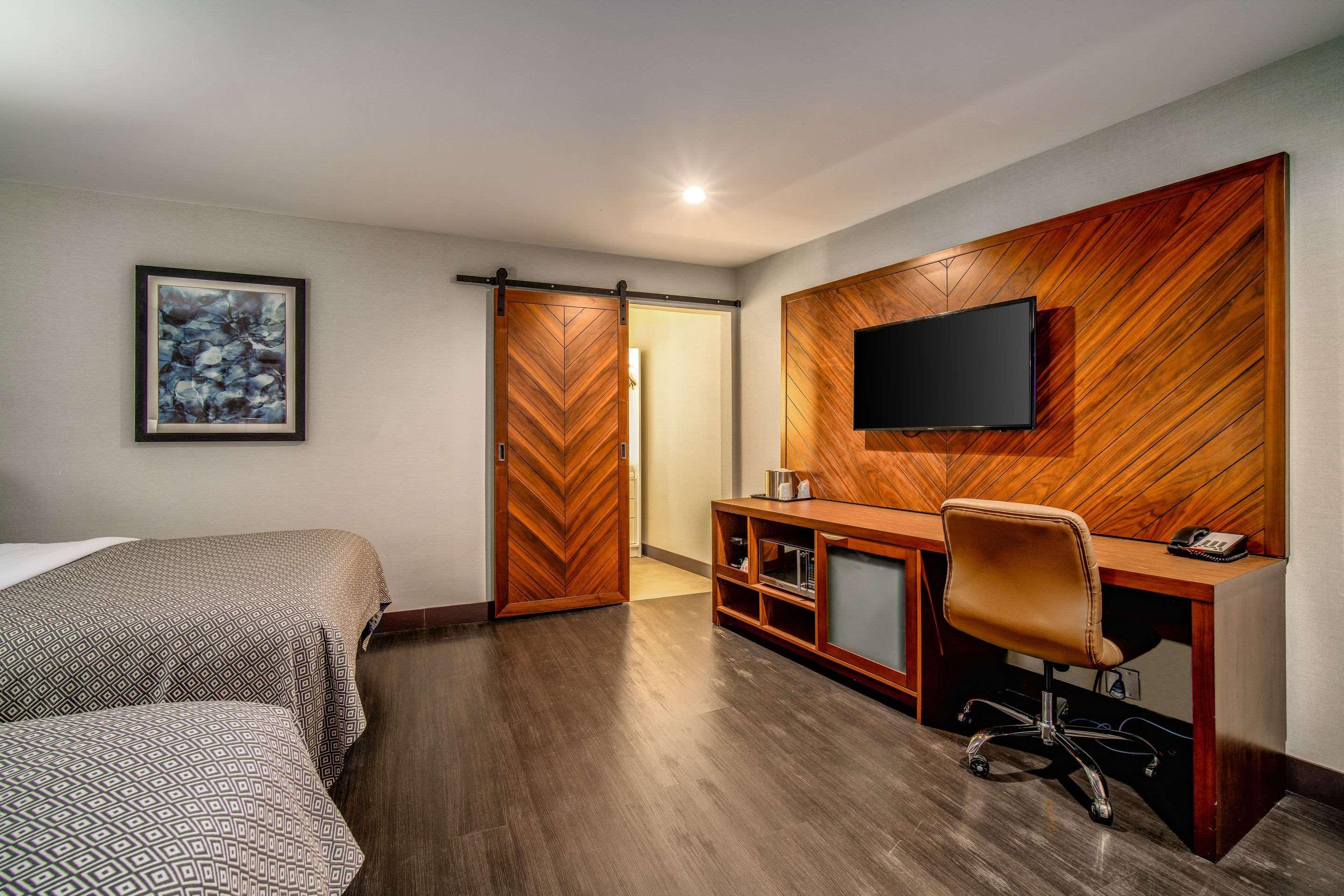 Hotel 818 + Pool, Ascend Collection By Choice 3*