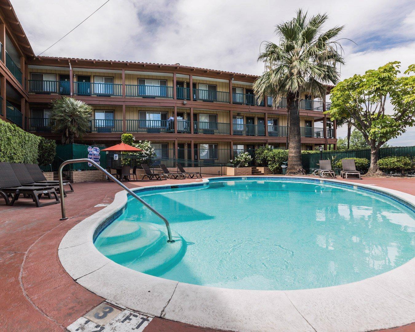 Hotel 818 + Pool, Ascend Collection By Choice