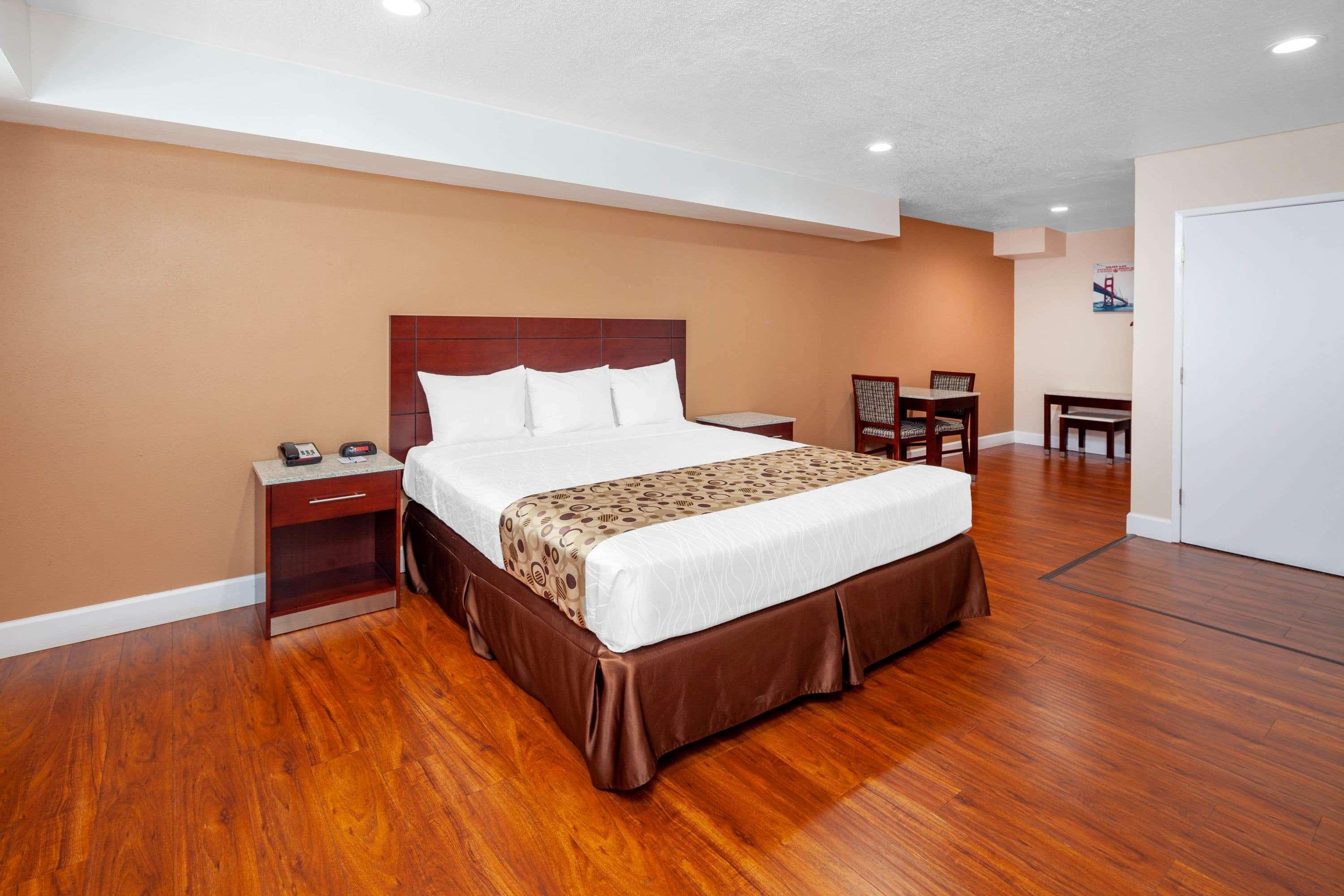 Hotel Travelodge By Wyndham Harbor 2*