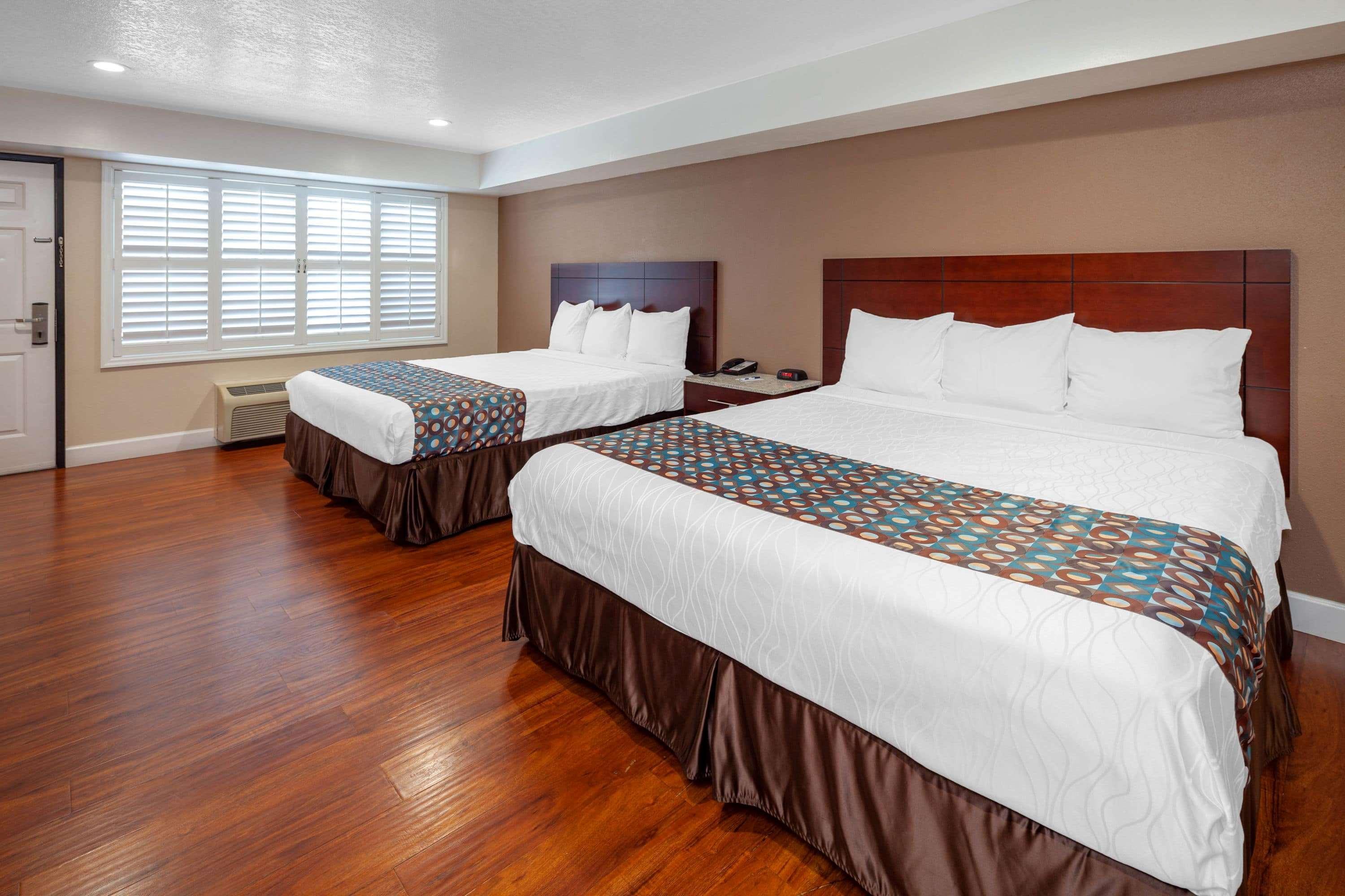 Travelodge By Wyndham Harbor Hotel