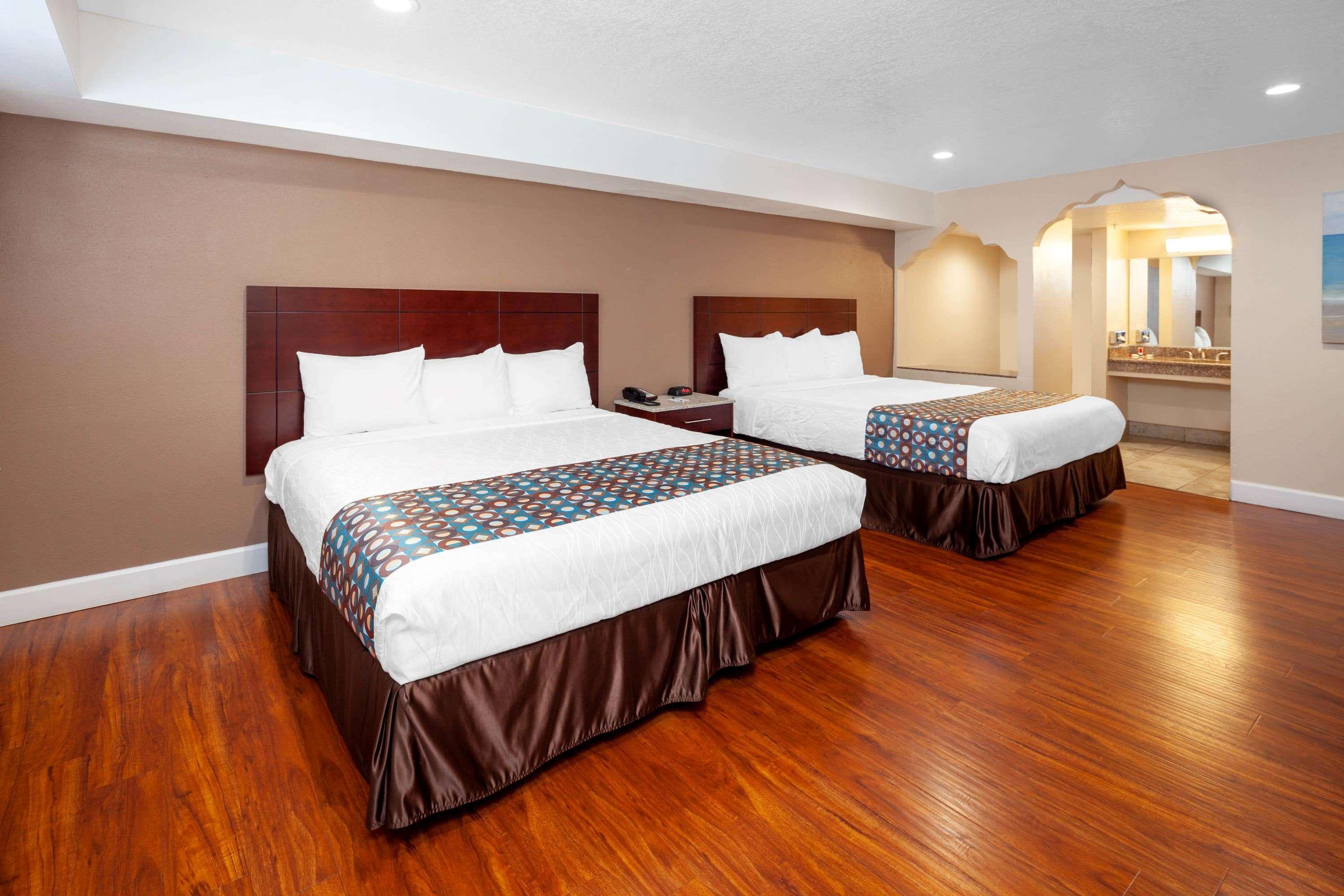 Travelodge By Wyndham Harbor Hotel Los Angeles