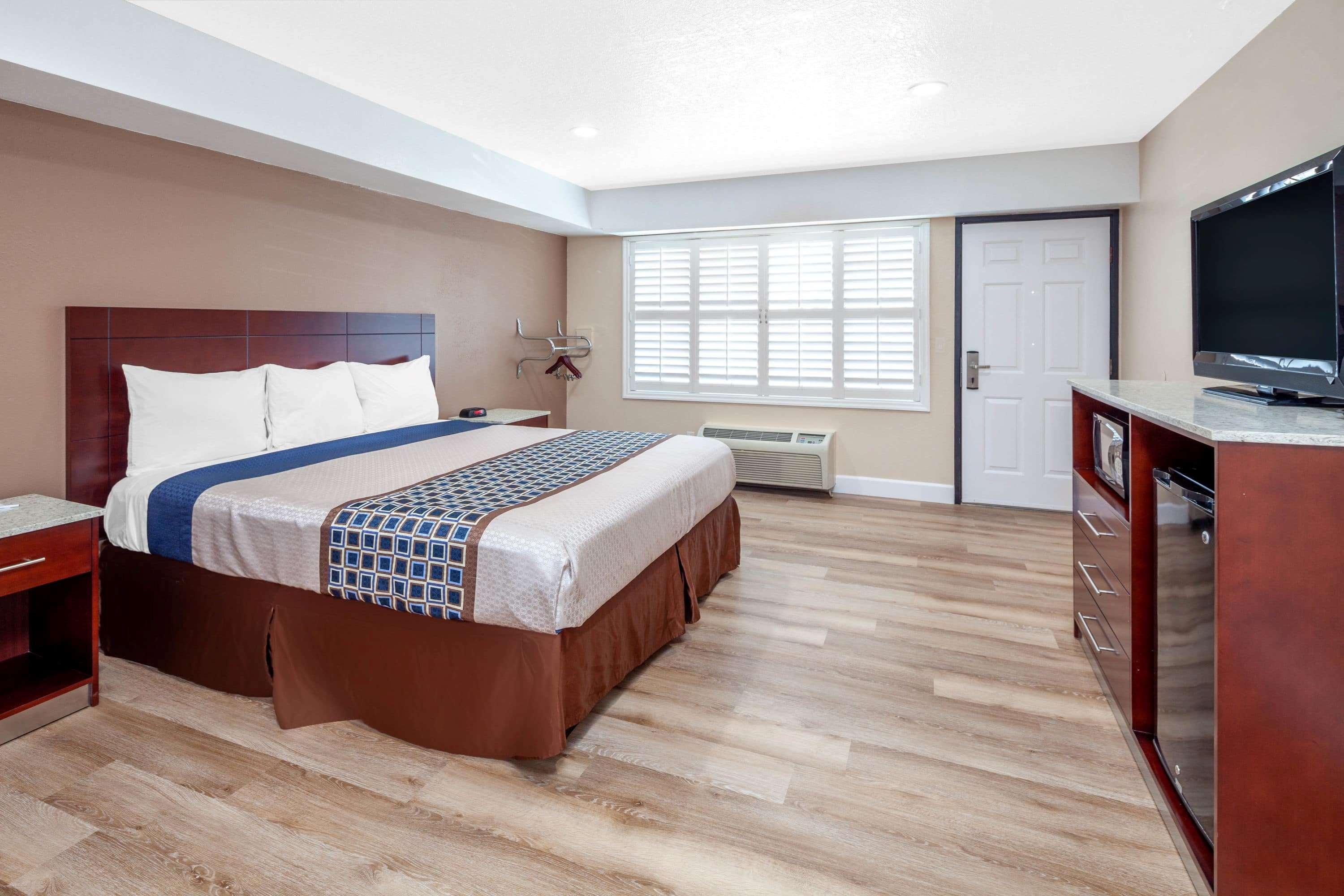 Travelodge By Wyndham Harbor Hotel 2*