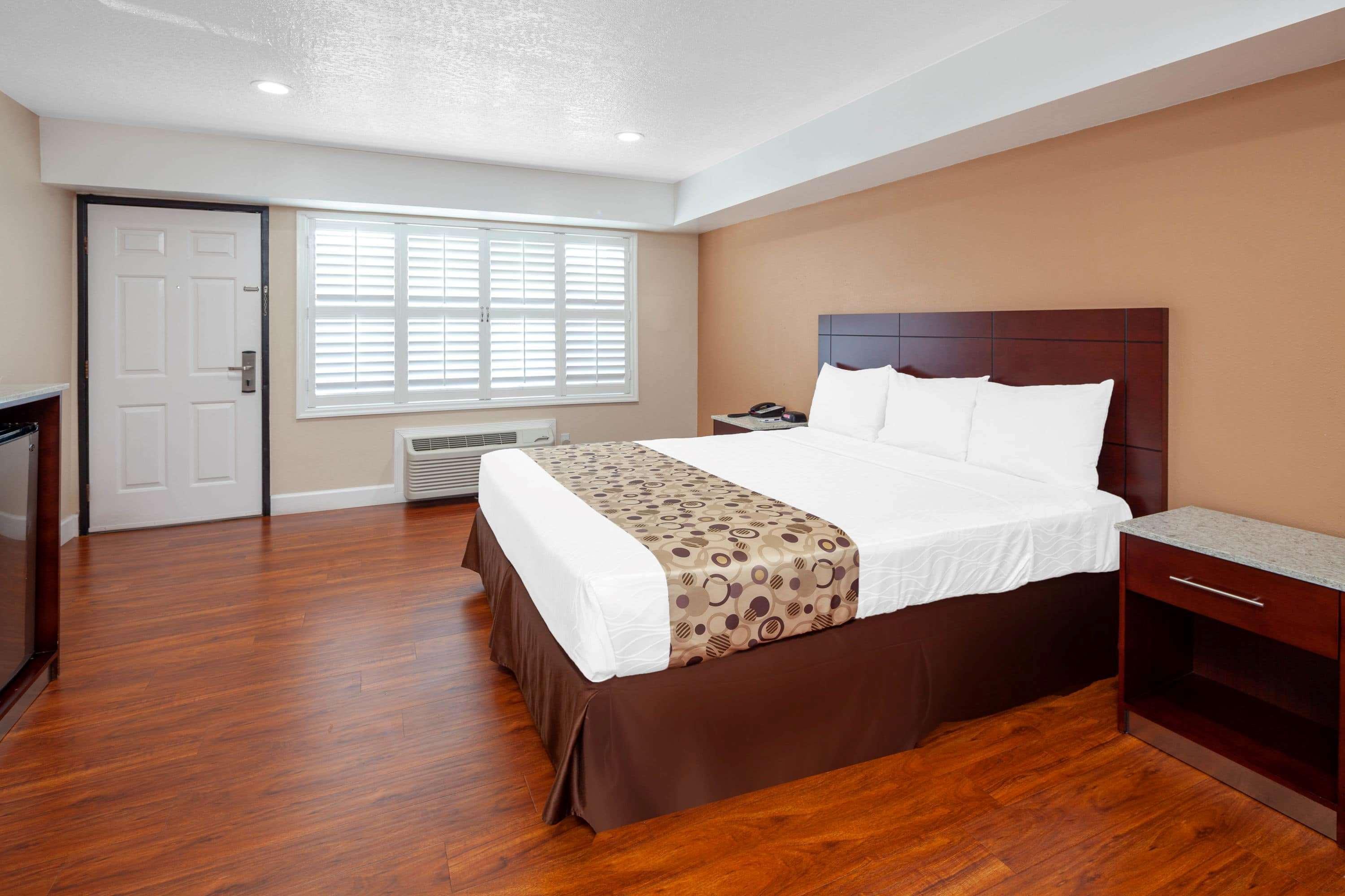 Travelodge By Wyndham Harbor 2*