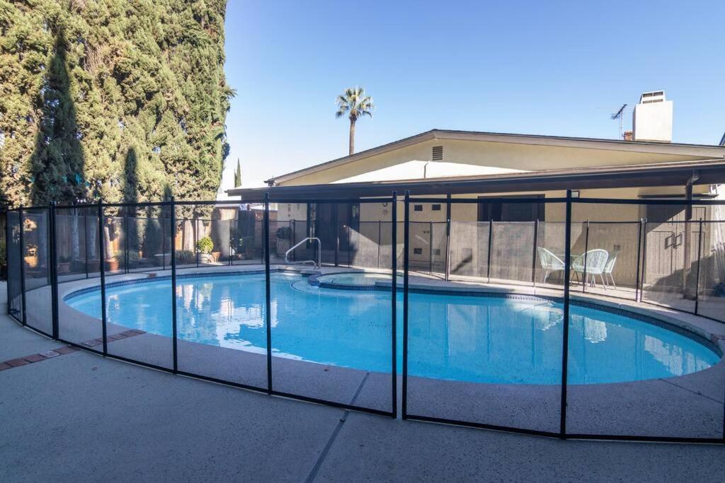 Villa 4 Bedroom House Large Pool & In Prime Location *