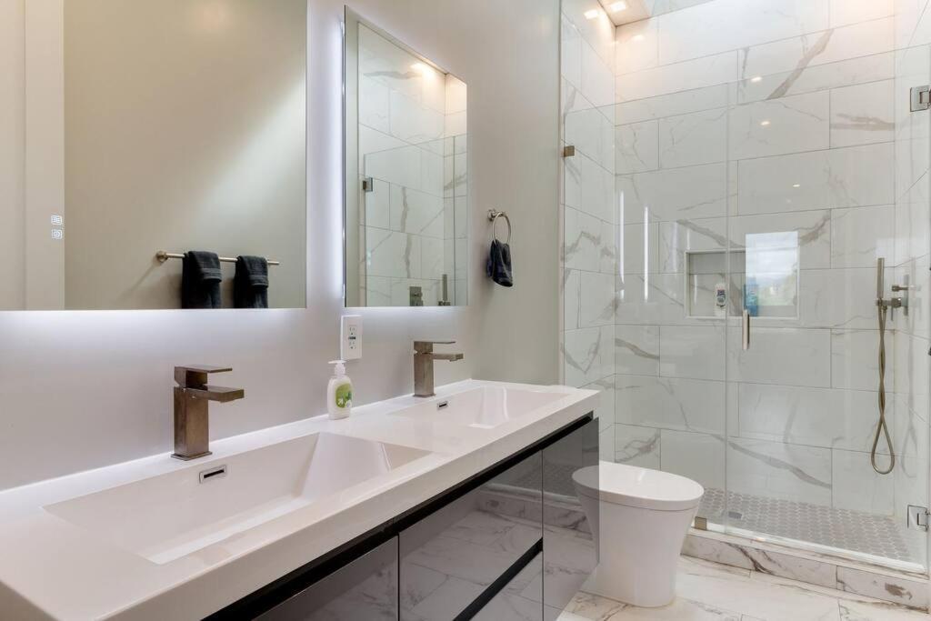 Villa Modern 4 Bedroom Charmer W/ Rooftop Deck #2 *