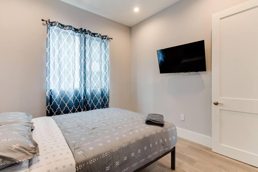 Modern 4 Bedroom Charmer W/ Rooftop Deck #2