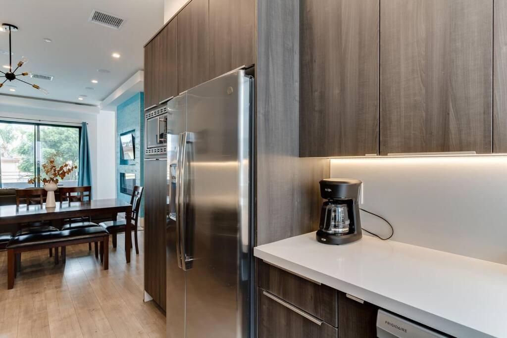 Modern 4 Bedroom With Rooftop Deck #1 Los Angeles