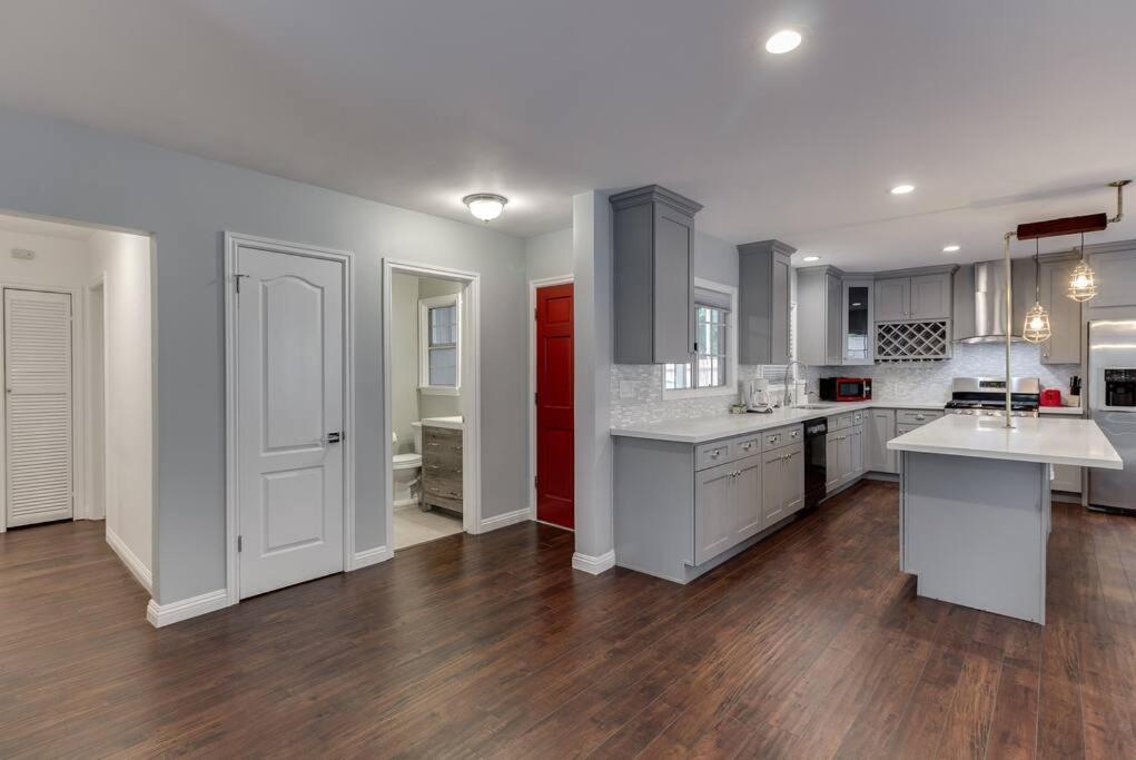 Woodland Hills Zen Modern *