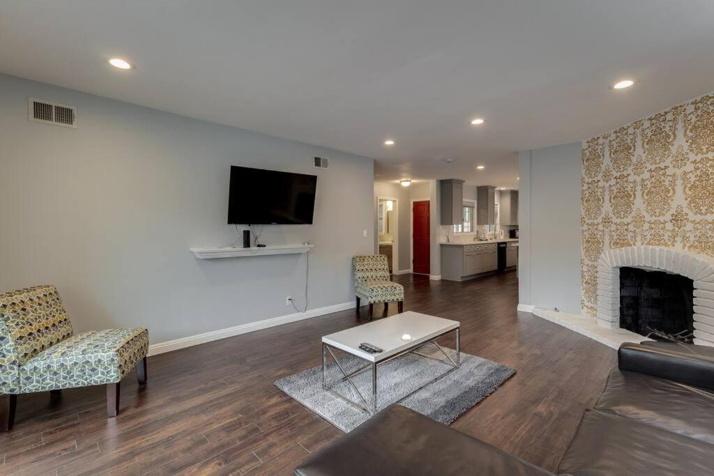 Woodland Hills Zen Modern