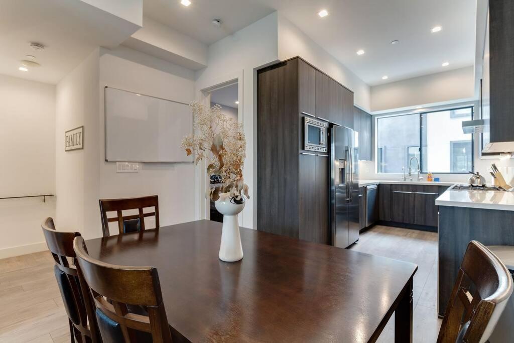 Modern 4 Bedroom Charmer W/ Rooftop Deck #2 Los Angeles