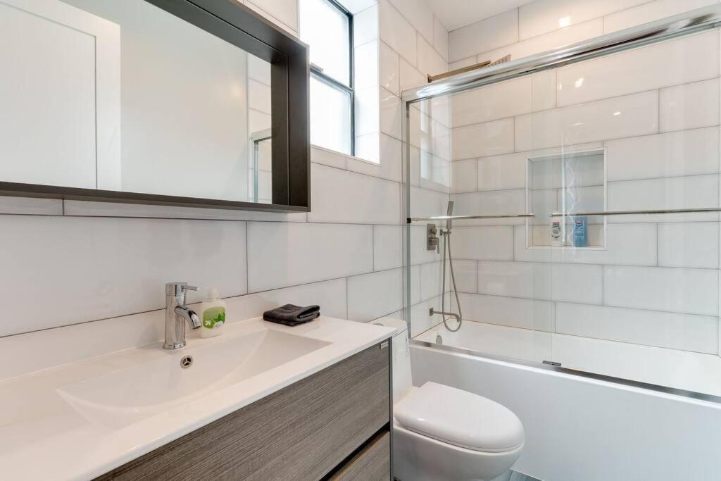 Modern 4 Bedroom With Rooftop Deck #1 *