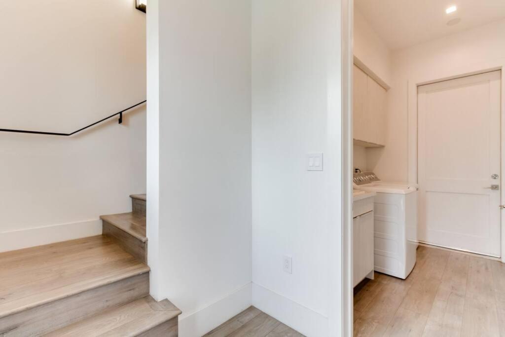 Modern 4 Bedroom Charmer W/ Rooftop Deck #2 Villa *