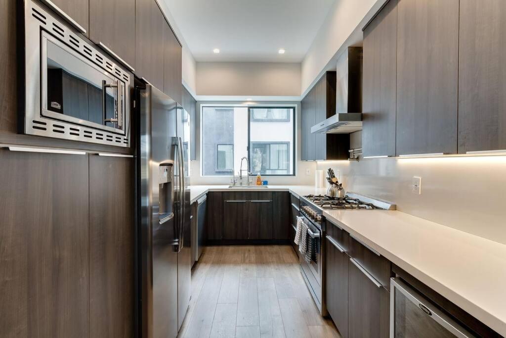 Villa Modern 4 Bedroom Charmer W/ Rooftop Deck #2 *