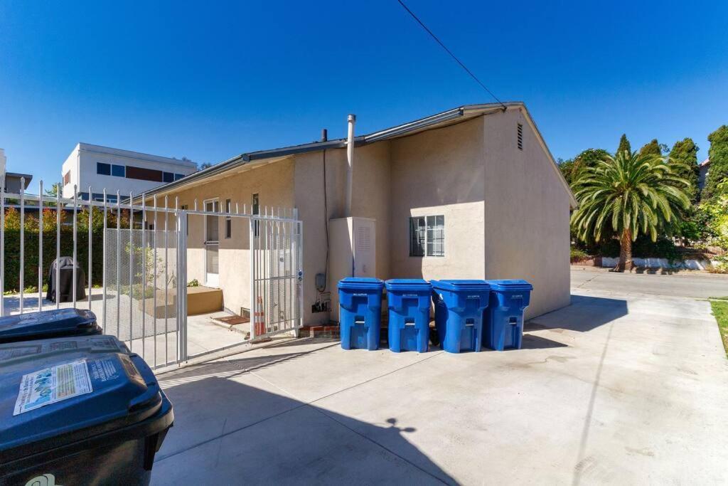 Holiday home 3 Bedroom Mid-wilshire Charmer Near Downtown