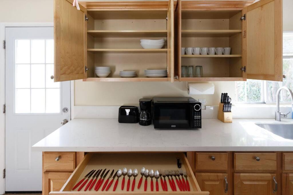 3 Bedroom Mid-wilshire Charmer Near Downtown Holiday home