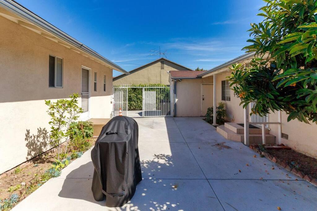 3 Bedroom Mid-wilshire Charmer Near Downtown