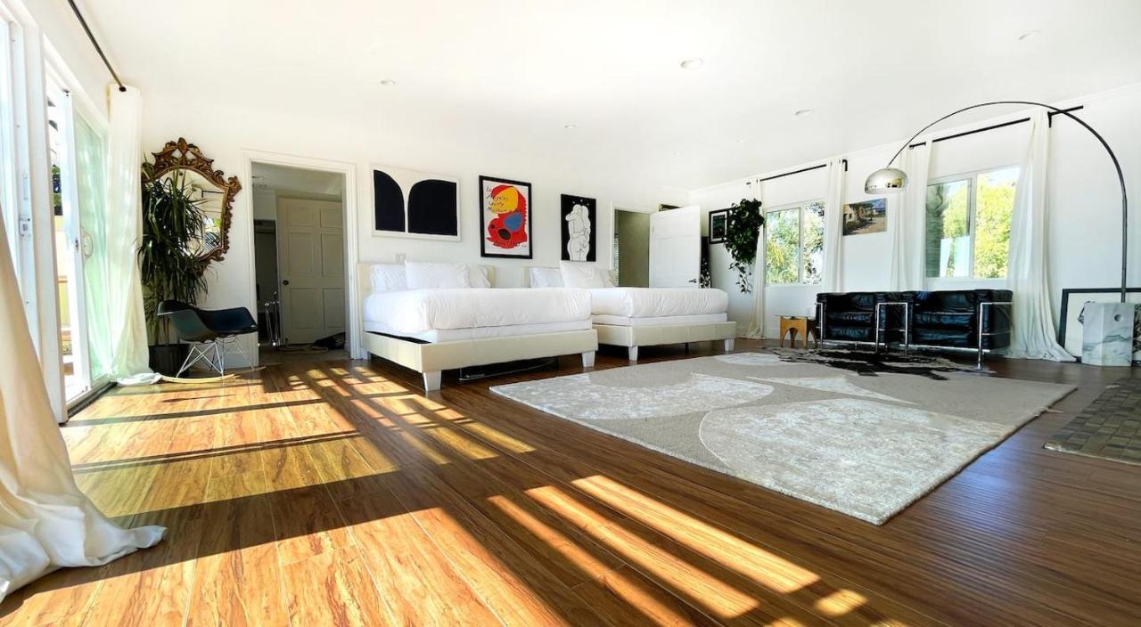 Hollywood Hills 1940s Mansion Villa