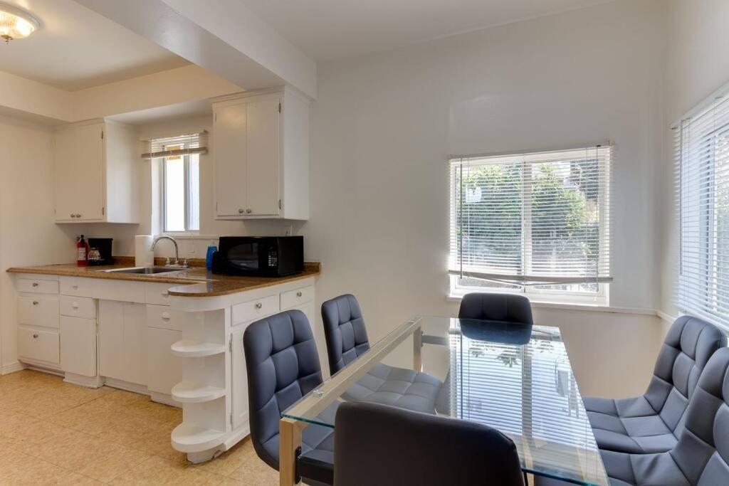 2 Bedroom Mid-wilshire Charmer Close To Downtown Los Angeles