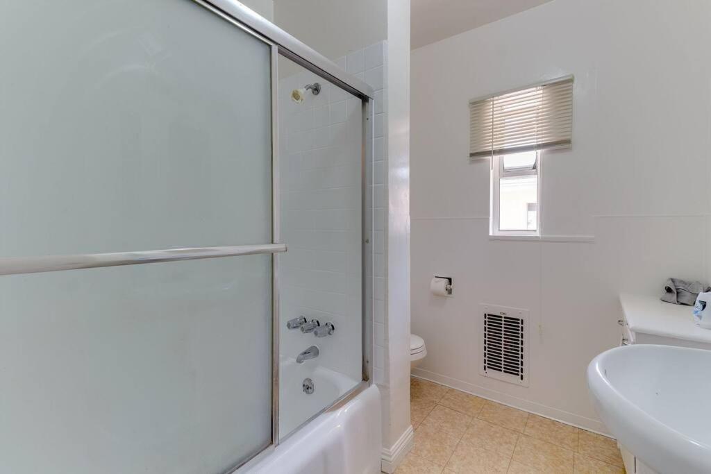 Holiday home 2 Bedroom Mid-wilshire Charmer Close To Downtown Los Angeles