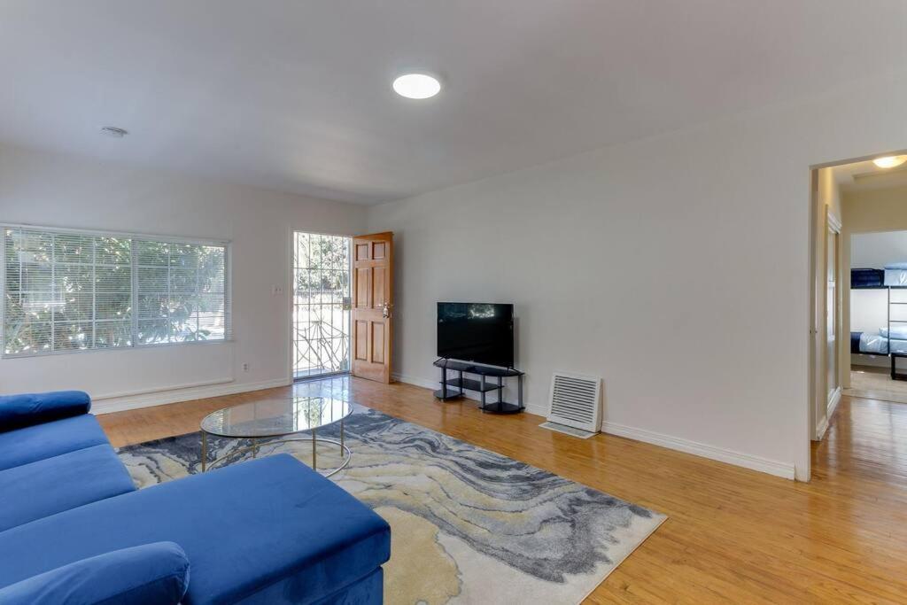 2 Bedroom Mid-wilshire Charmer Close To Downtown * Los Angeles