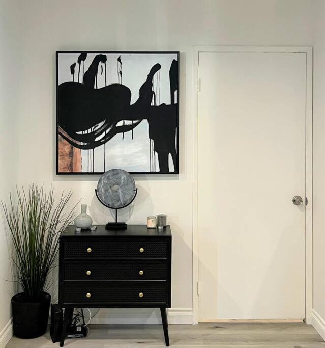 Hollywood Black Habitat Holiday home *