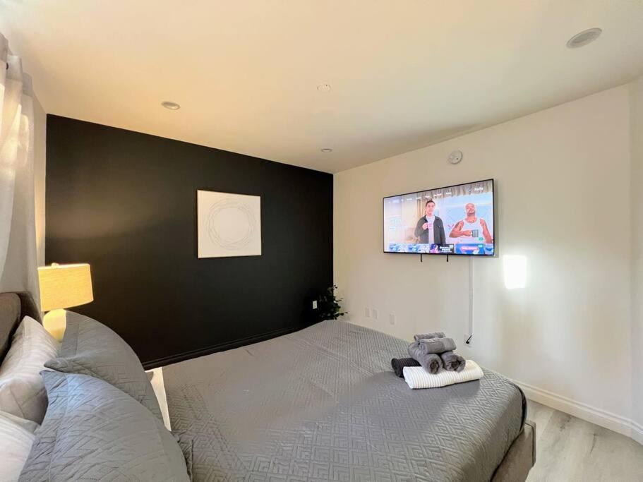 Hollywood Black Habitat Holiday home Los Angeles