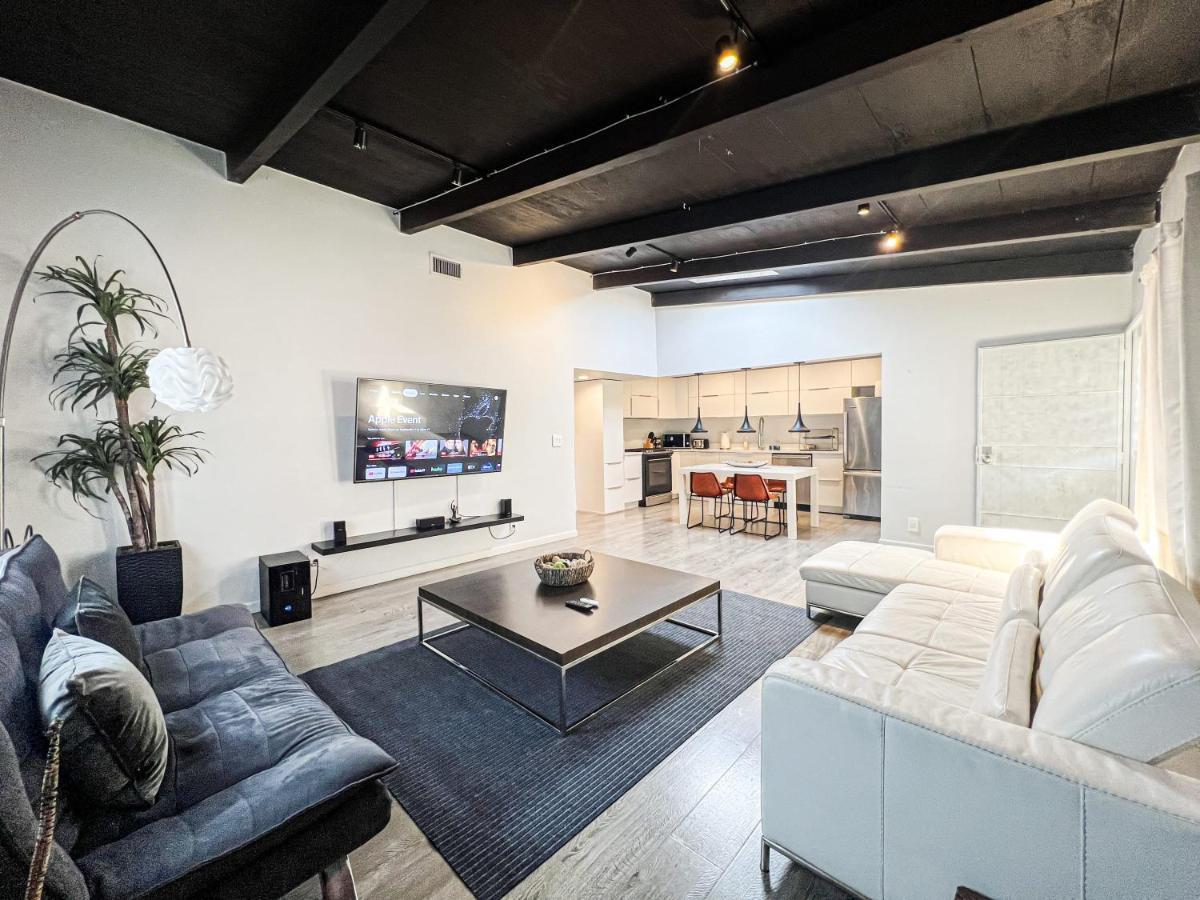 Spacious 2br Unit In An Outstanding Location Los Angeles