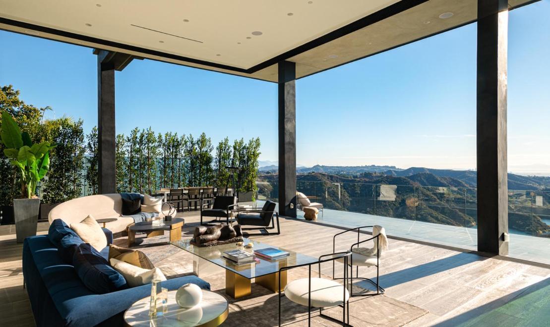Sophisticated Modern Retreat In Bel Air *