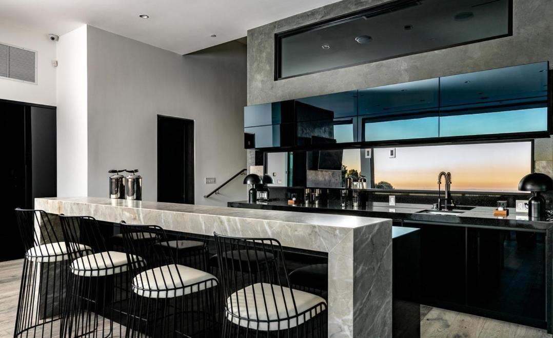 Sophisticated Modern Retreat In Bel Air Villa Los Angeles