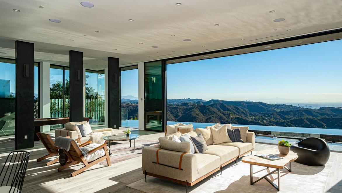Sophisticated Modern Retreat In Bel Air Villa