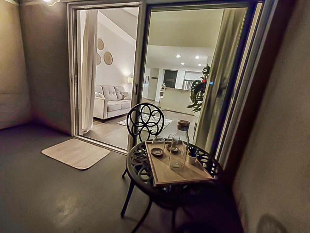 Two Bedroom At Universal Apartment