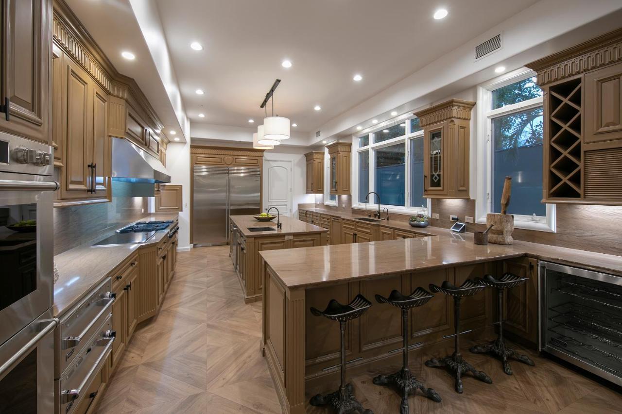 Villa Sophisticated Grand Mansion In Prime Beverly Hills Los Angeles
