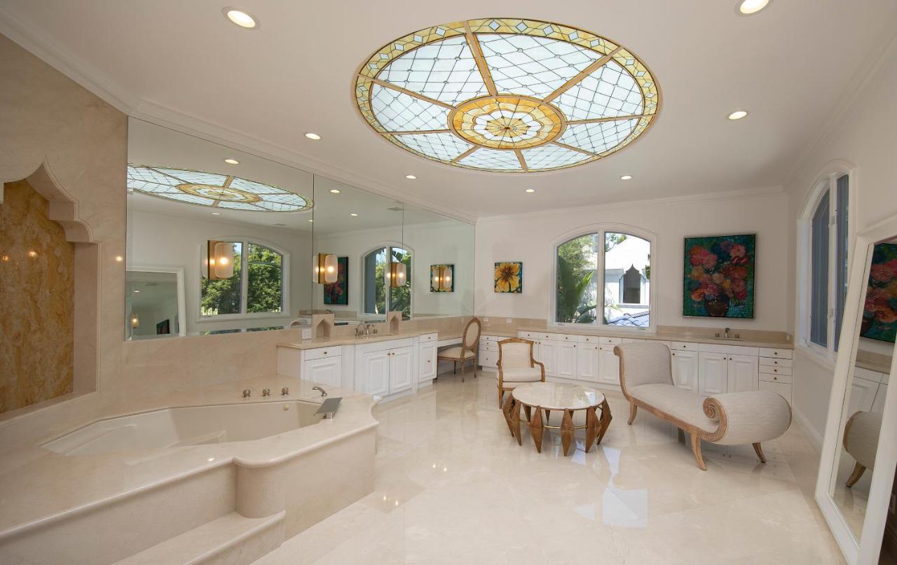Sophisticated Grand Mansion In Prime Beverly Hills Villa *