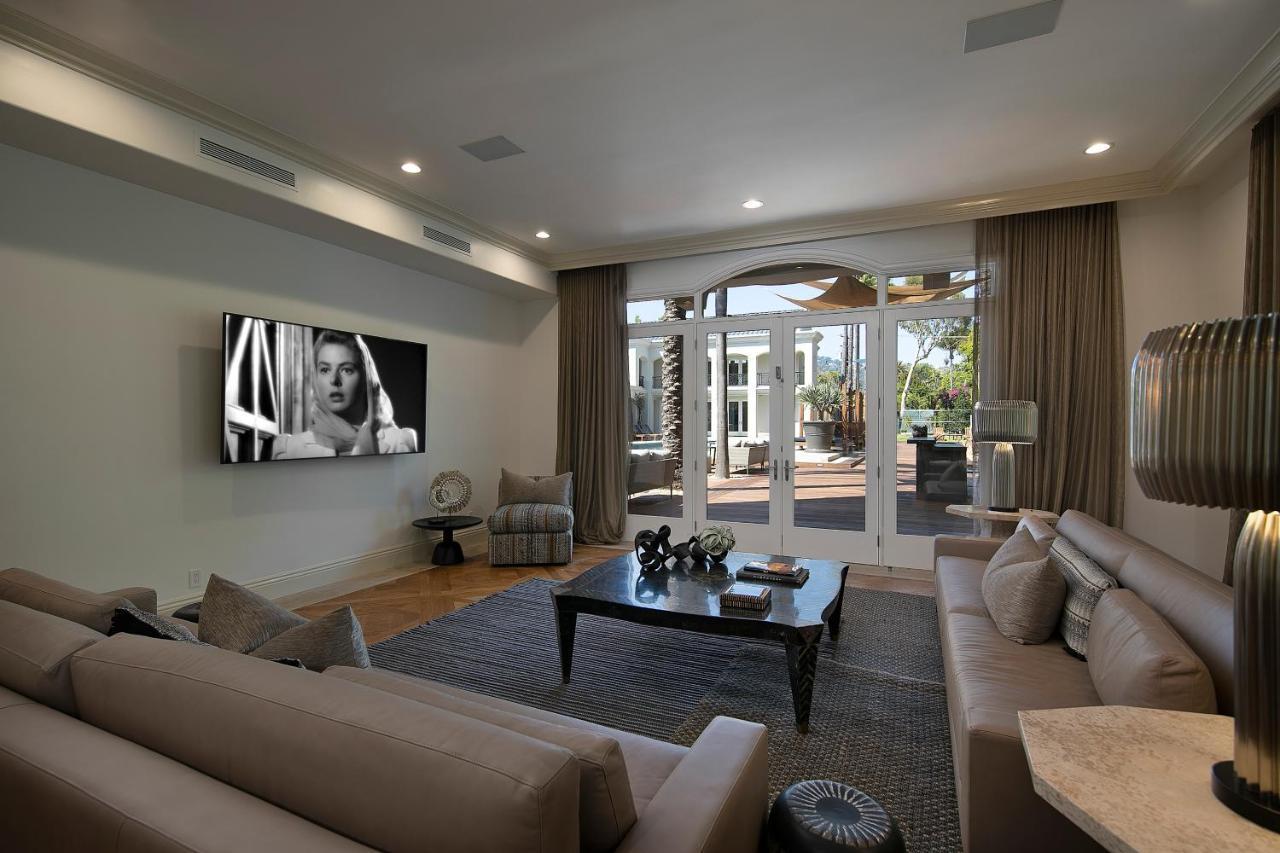 Sophisticated Grand Mansion In Prime Beverly Hills Villa