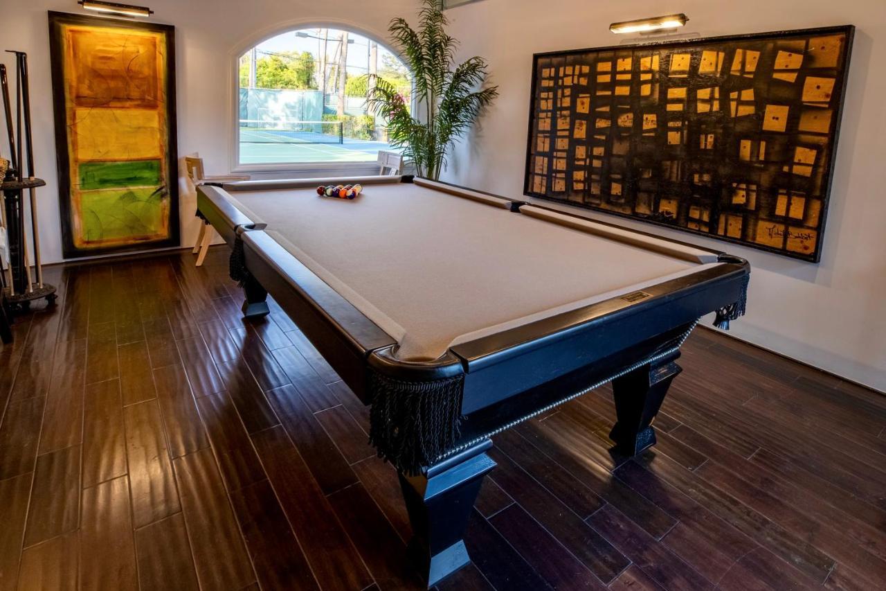 Sophisticated Grand Mansion In Prime Beverly Hills Villa