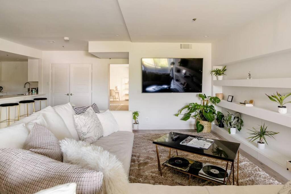 Apartment Weho 3bdm Penthouse