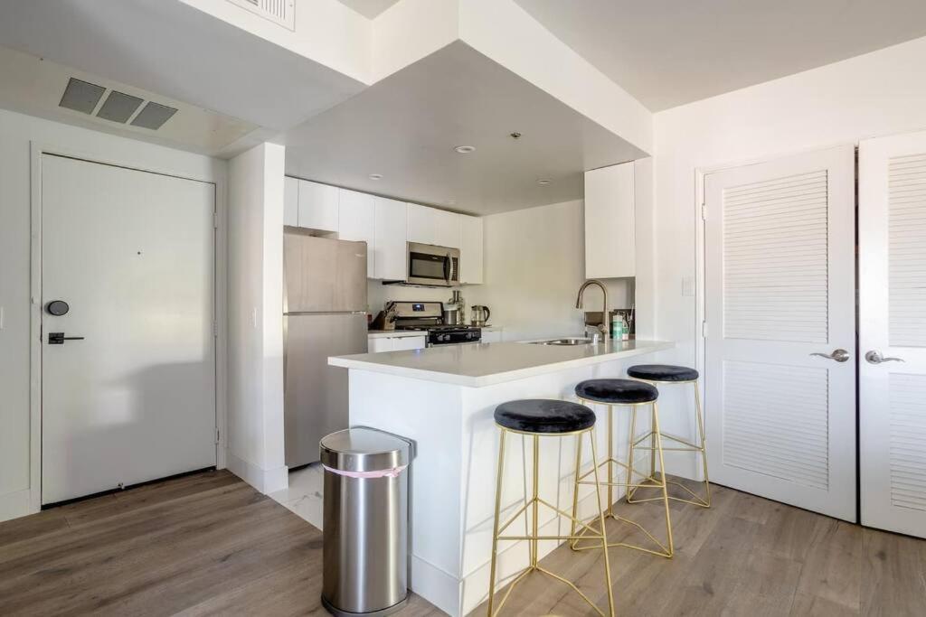 Weho 3bdm Penthouse Apartment *