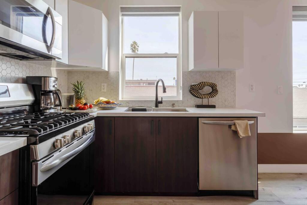 Stunning Hollywood Townhouse With Sunny Views Casa de férias