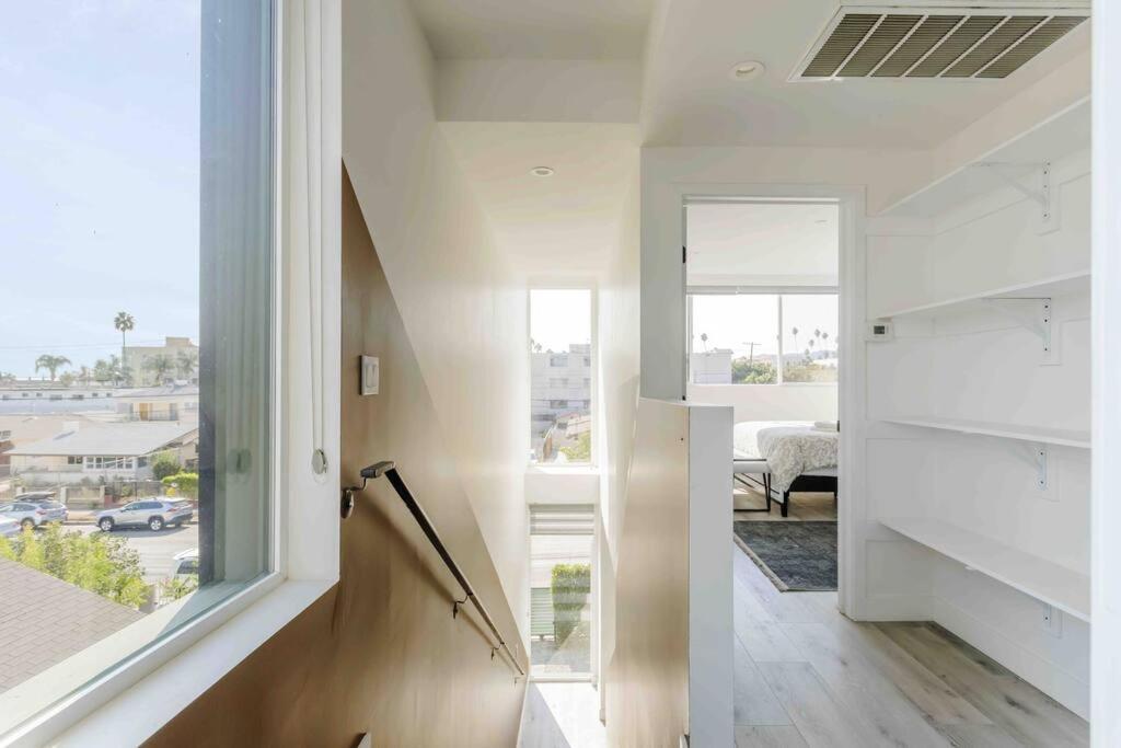 Stunning Hollywood Townhouse With Sunny Views Casa de férias Los Angeles