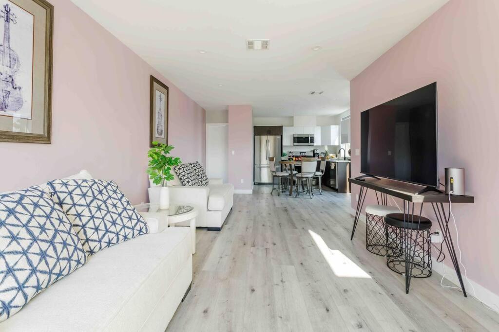 Stunning Hollywood Townhouse With Sunny Views Casa de férias Los Angeles
