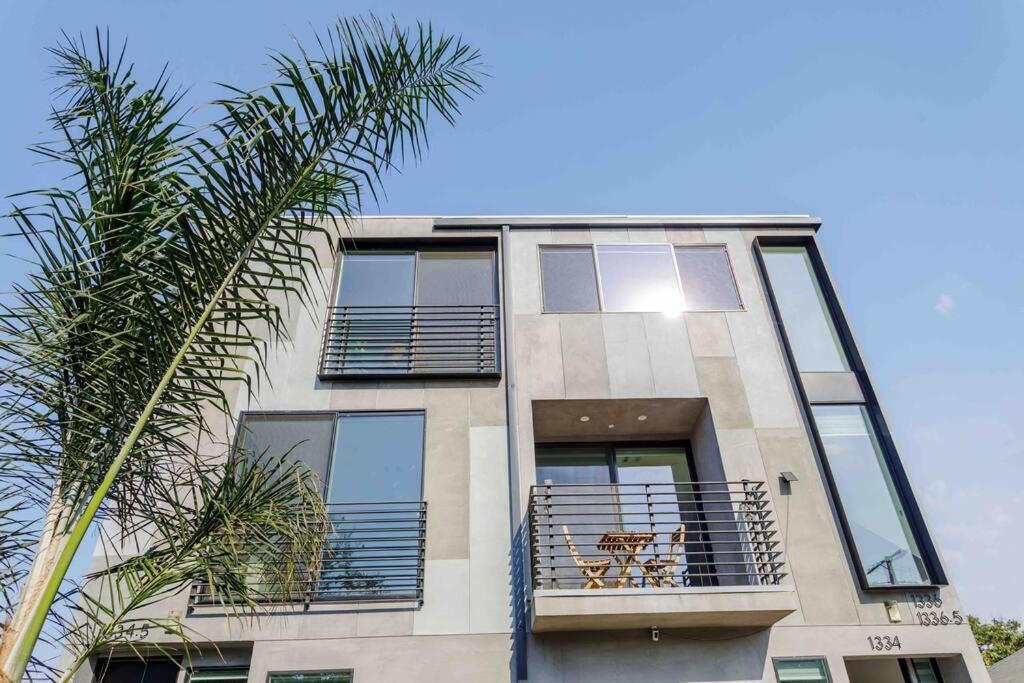 Stunning Hollywood Townhouse With Sunny Views Casa de férias